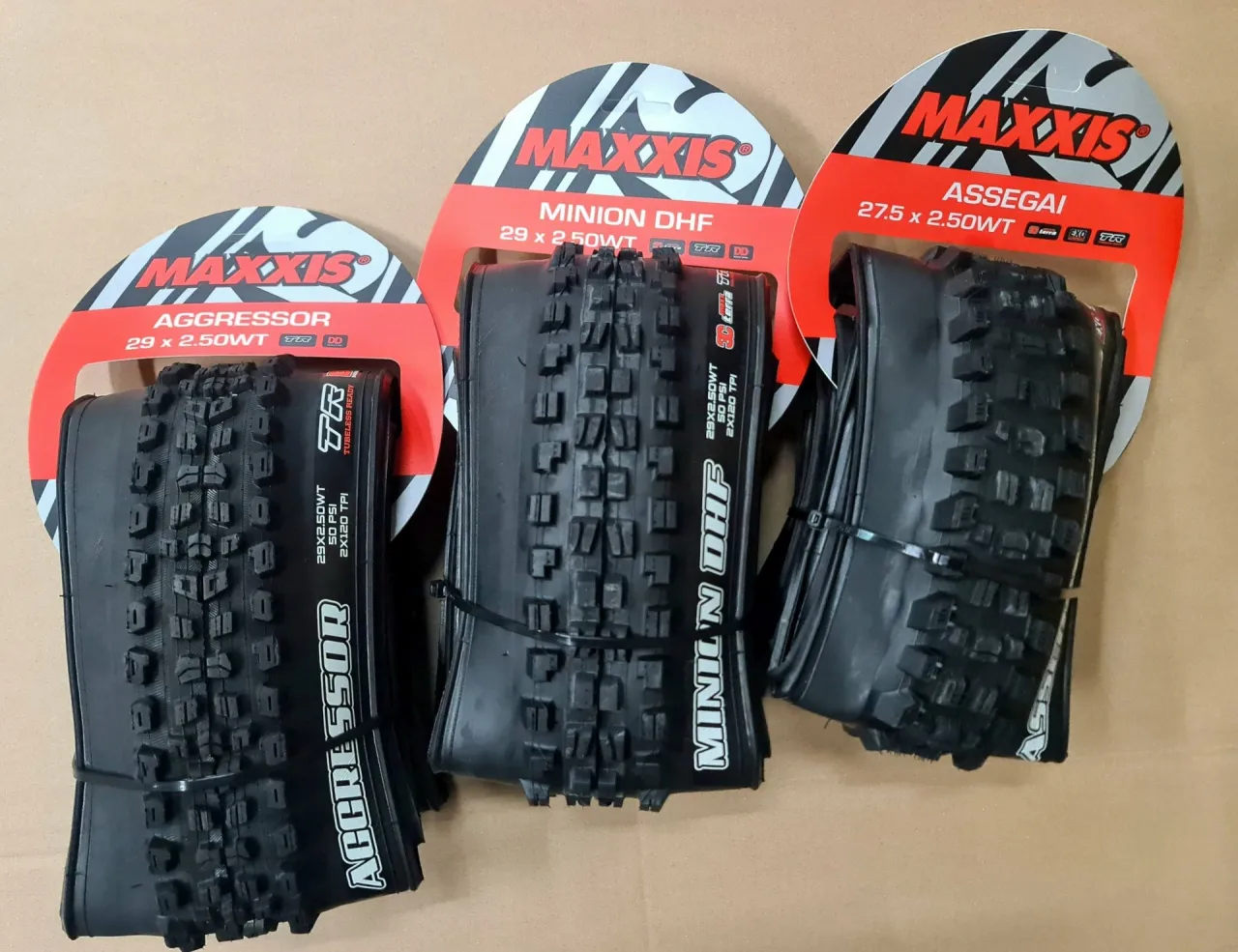 Zdjęcie Jakie opony do enduro MTB wybrać, aby uniknąć nieprzyjemności na trasie?