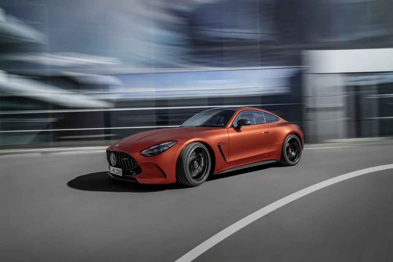 Zdjęcie Ceny mercedes amg gt63s - co wpływa na koszt nowych i używanych modeli?
