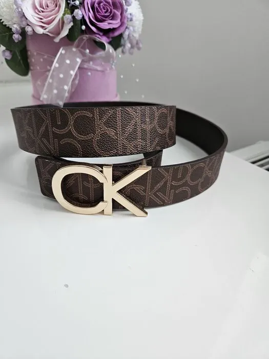Zdjęcie Jak stylizować pasek Calvin Klein, aby odmienić swój look?