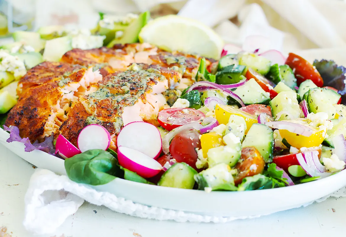 Zdjęcie Perfekcyjna sałatka do łososia? Sekrety smaku i gotowe przepisy!