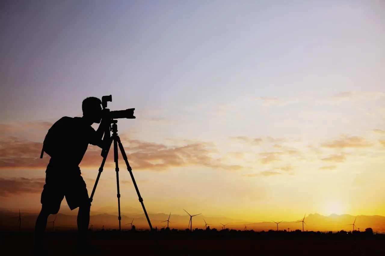 Zdjęcie Ile bierze fotograf za 18? Ceny i co wpływa na koszt usług