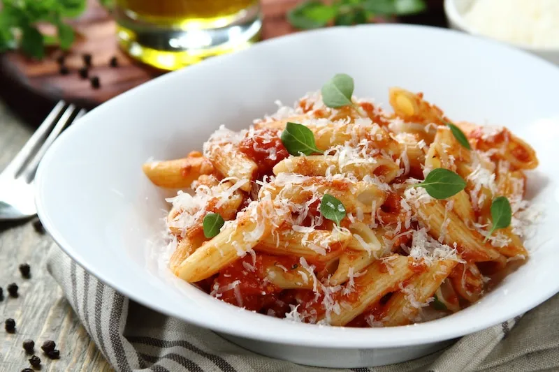 Zdjęcie Sos Arrabbiata: Z czym podawać? Odkryj najlepsze połączenia.