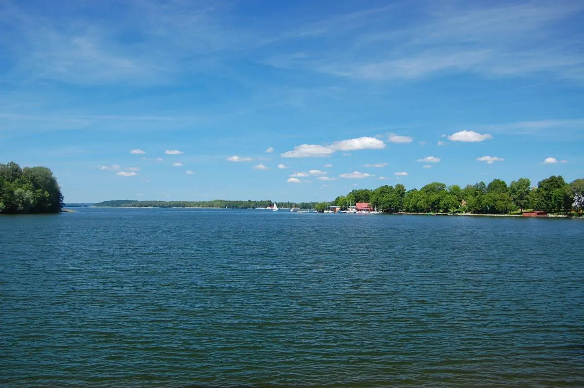 Zdjęcie Jezioro Drawskie: Tajemnice, atrakcje i niezapomniane przygody