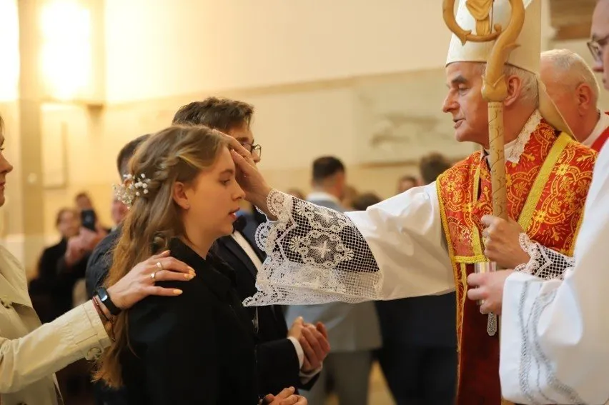 Zdjęcie Jakie imię wziąć na bierzmowanie? Top 10 damskich imion i ich znaczenie