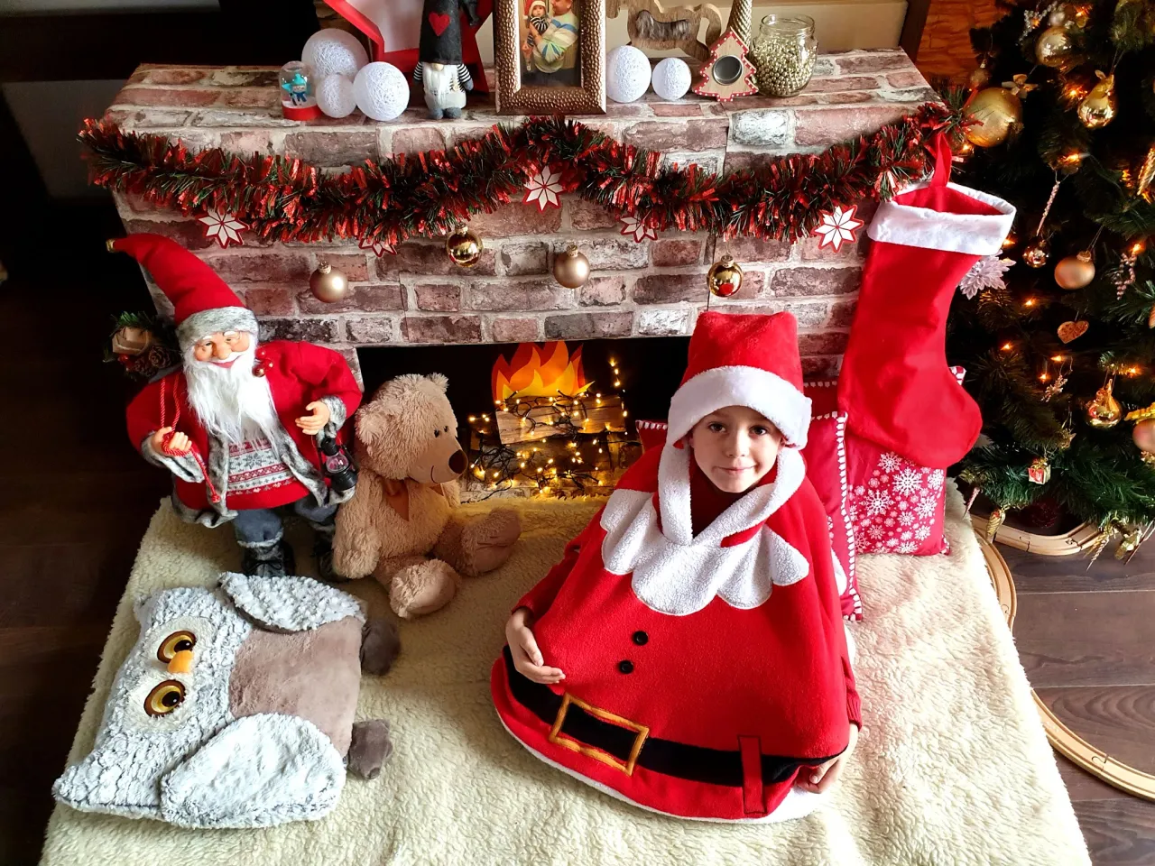 Zdjęcie Jak zrobić kominek z kartonu - łatwy sposób na świąteczną dekorację