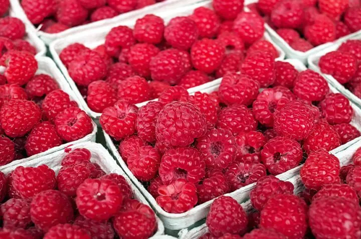 Zdjęcie Jak się robi sok malinowy - prosty przepis, który zachwyci smakiem