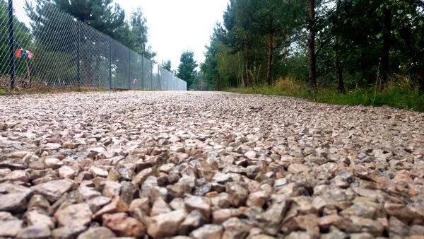 Zdjęcie Jak zrobić podjazd z kruszywa - uniknij najczęstszych błędów