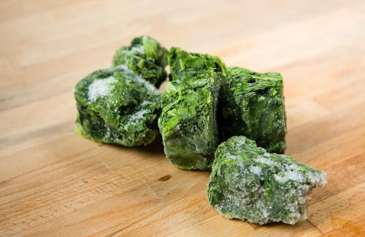 Zdjęcie Jak zamrozić szpinak z ogrodu? Prosty przewodnik krok po kroku