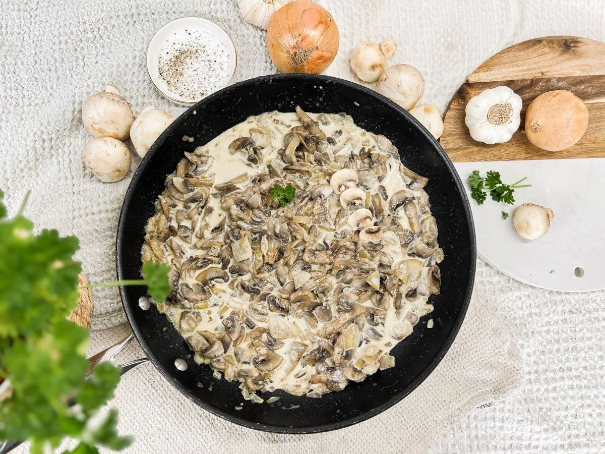 Zdjęcie Sos pieczarkowy z czym podawać – najlepsze pomysły na dania