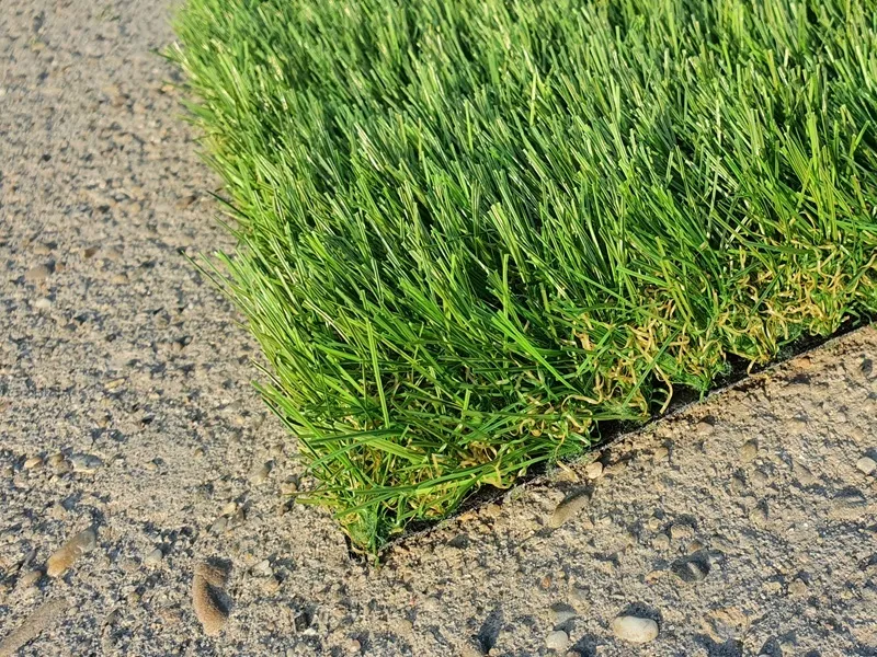 Zdjęcie Jak skutecznie przykleić sztuczną trawę do betonu bez problemów