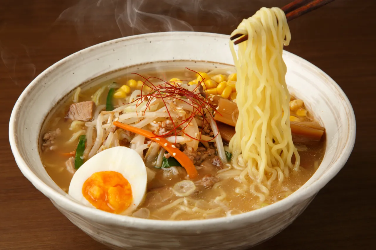 Zdjęcie Co to jest ramen? Odkryj sekrety tego popularnego dania japońskiego