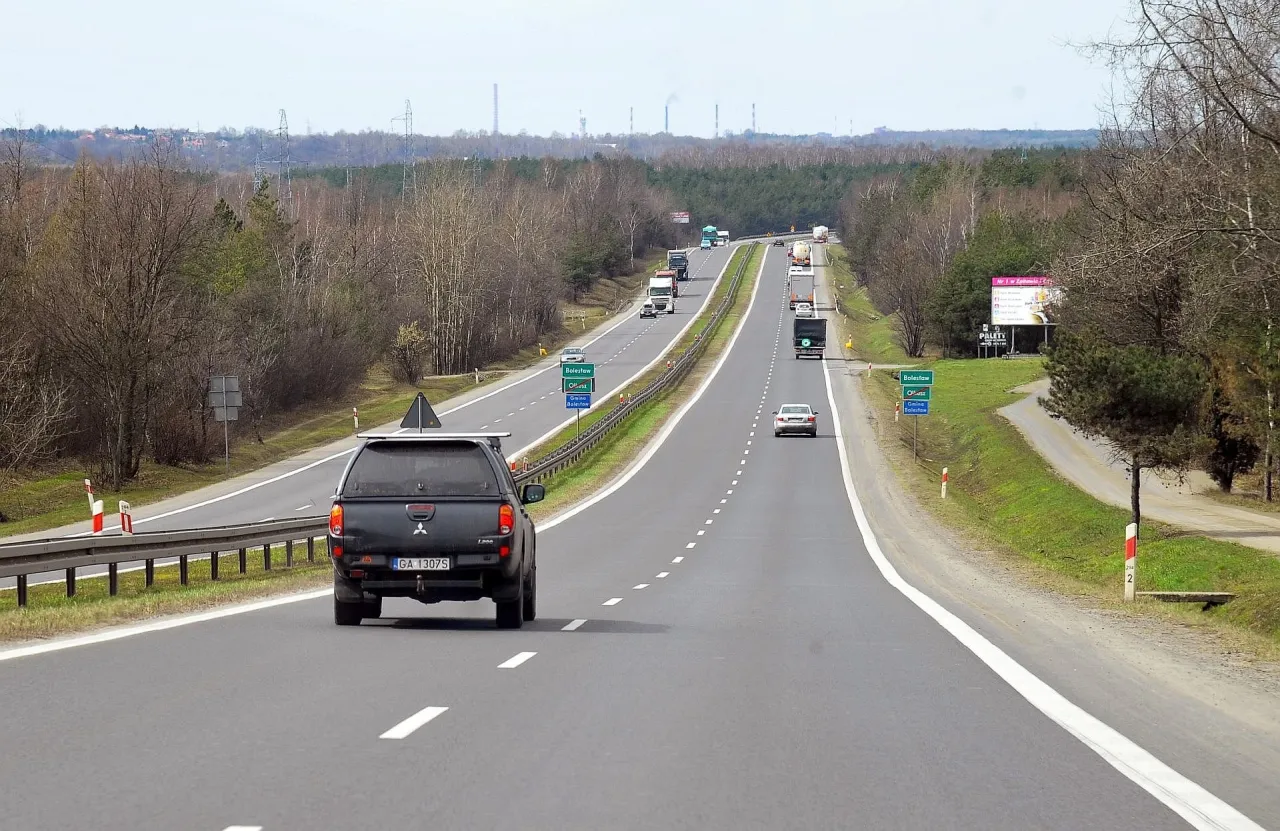Zdjęcie Ile można jechać ciężarówką poza terenem zabudowanym - sprawdź ograniczenia prędkości
