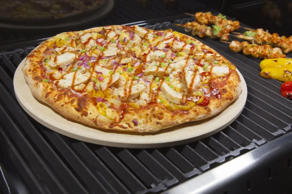 Zdjęcie Jak wyczyścić kamień do pizzy, aby uniknąć jego uszkodzenia?