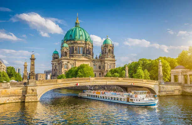Zdjęcie Nad jaką rzeką leży Berlin? Odkryj tajemnice Sprewy i Haweli