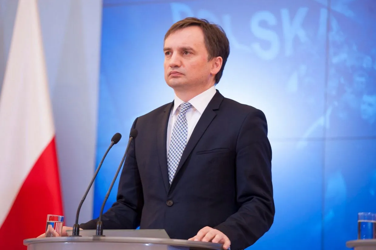 Zdjęcie Gdzie mieszka Zbigniew Ziobro? Zaskakujące szczegóły o jego rezydencji