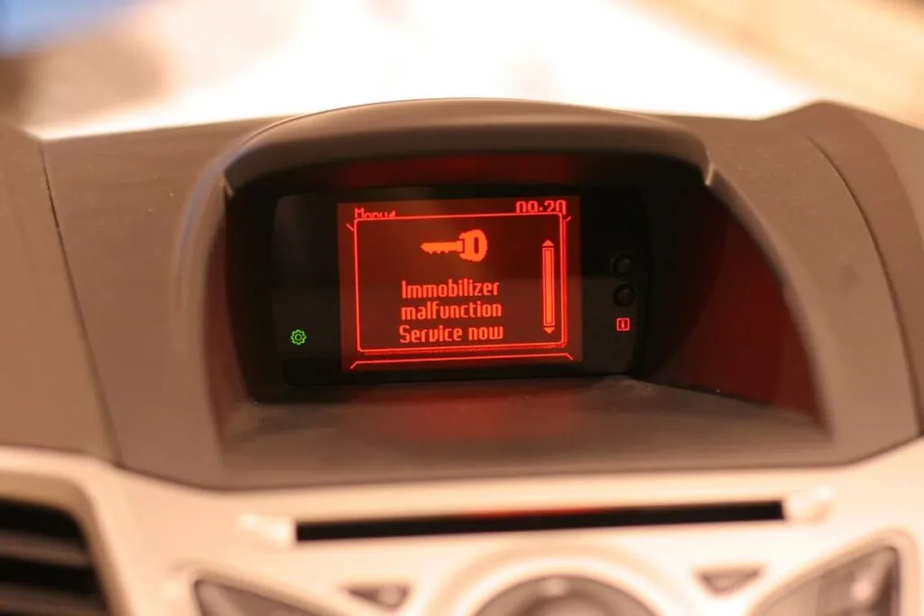 Zdjęcie Czy alarm w samochodzie sam się wyłącza? Oto, co musisz wiedzieć