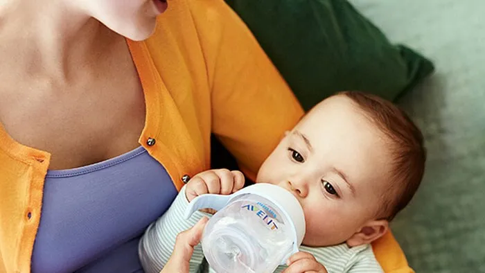Zdjęcie Dlaczego niemowlę ulewa po karmieniu piersią? Przyczyny i kiedy to niepokoi