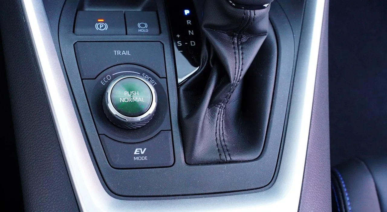 Zdjęcie Jak działa napęd 4x4 w Toyota RAV4 II? Poznaj jego tajemnice i możliwości