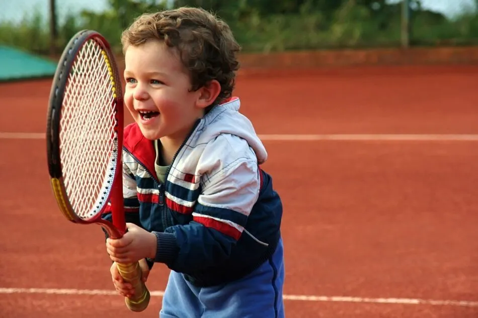 Zdjęcie Tenis dla dzieci od jakiego wieku? Sprawdź, kiedy zacząć naukę
