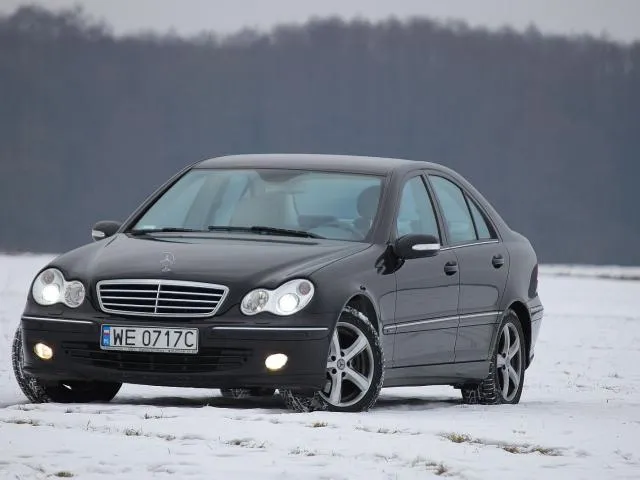Zdjęcie Ile pali mercedes c klasa 2.0 benzyna? Sprawdź realne spalanie!