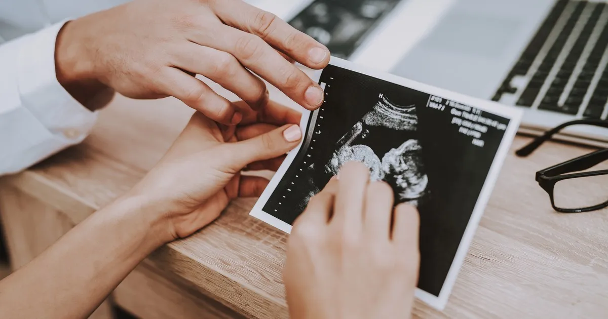 Zdjęcie Kiedy ginekolog wykryje ciążę? Sprawdź, jak i kiedy potwierdzić ciążę u lekarza