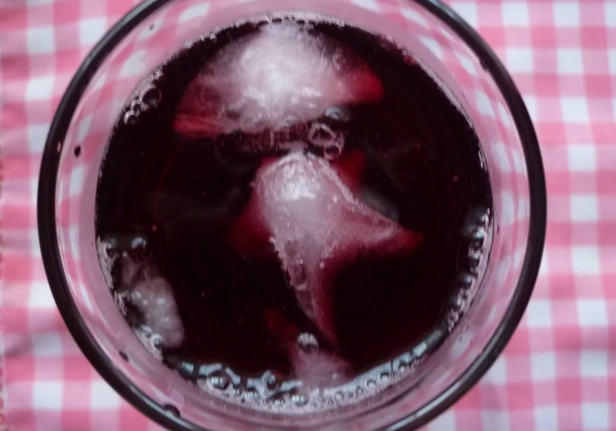 Zdjęcie Pyszne drinki z sokiem porzeczkowym – orzeźwienie na każdą okazję