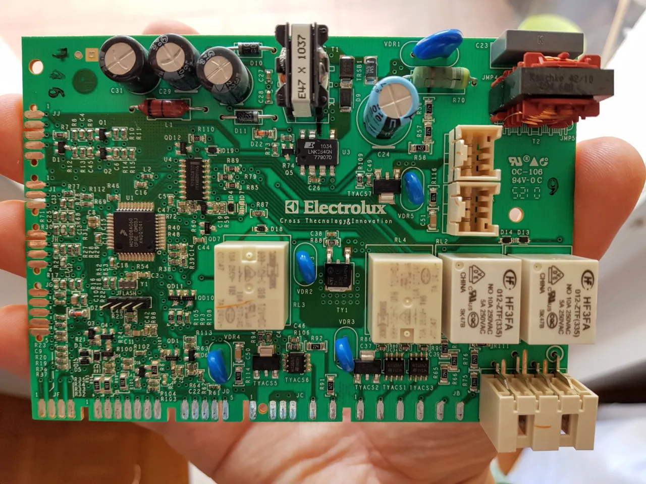 Zdjęcie Gdzie jest bezpiecznik w zmywarce Electrolux? Oto, co musisz wiedzieć