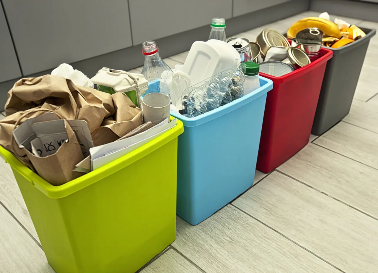 Zdjęcie Gdzie wyrzucić butelkę po syropie? Uniknij błędów w recyklingu