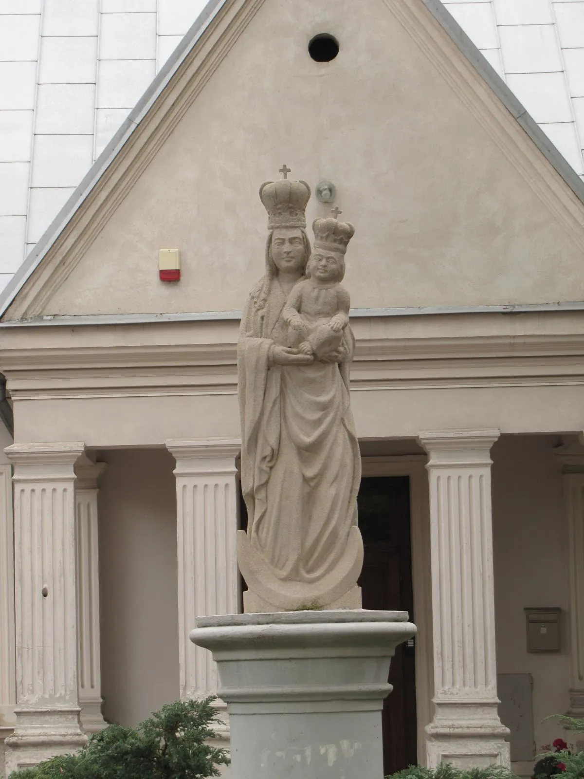 Zdjęcie Sanktuarium Matki Bożej Kębelskiej - historia i znaczenie kultu