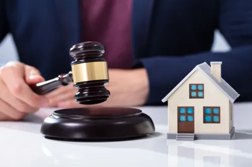 Zdjęcie Za jaki dług komornik może zająć mieszkanie? Ważne informacje i wyjątki