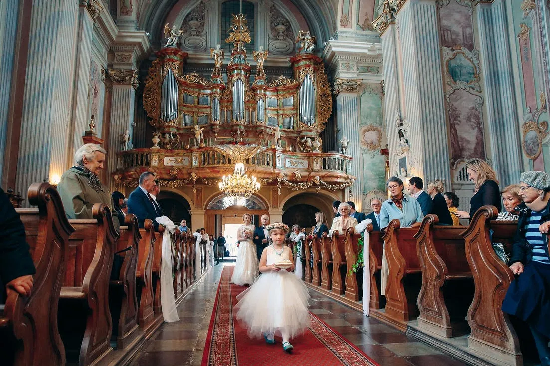 Zdjęcie Ile kosztuje ślub kościelny w Warszawie? Sprawdź, co wpływa na ceny