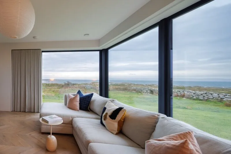 Zdjęcie Co zamiast firan na okno balkonowe? Odkryj nowoczesne alternatywy