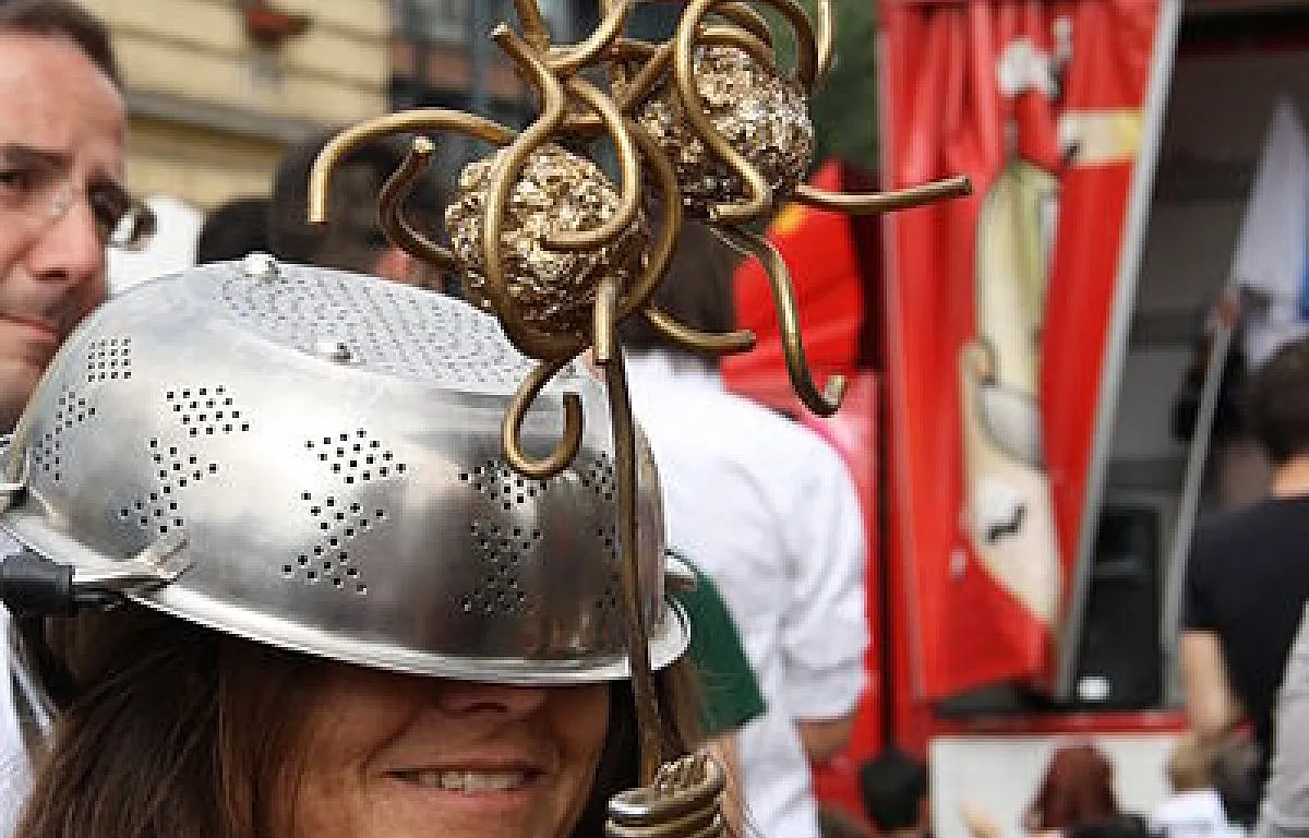 Zdjęcie Religia latającego potwora spaghetti: historia, wierzenia i kontrowersje