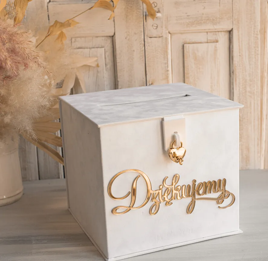 Zdjęcie W co zbierać koperty na weselu – eleganckie i funkcjonalne pomysły