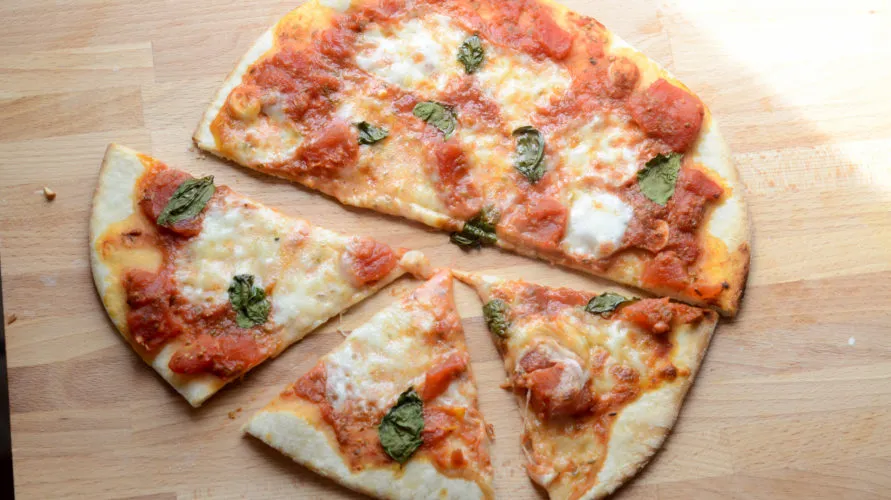 Zdjęcie Ile kalorii ma mała pizza? Szczegółowy spis wartości odżywczych