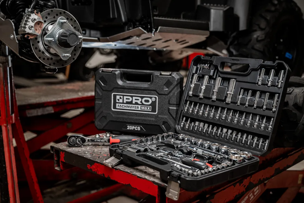 Zdjęcie Klucze do świec: Jak wybrać najlepsze? Poradnik dla każdego