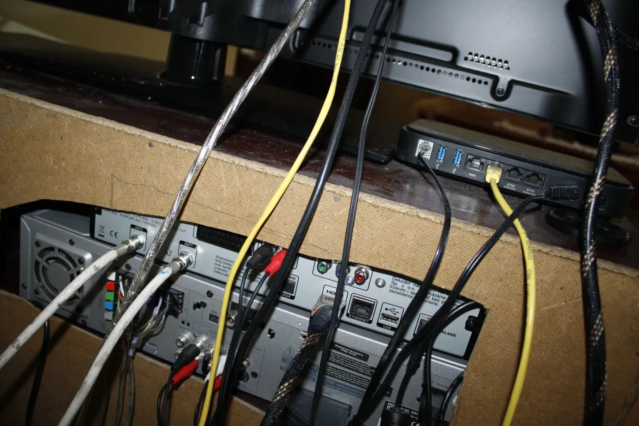 Zdjęcie Jak podłączyć kino domowe do telewizora Philips bez problemów