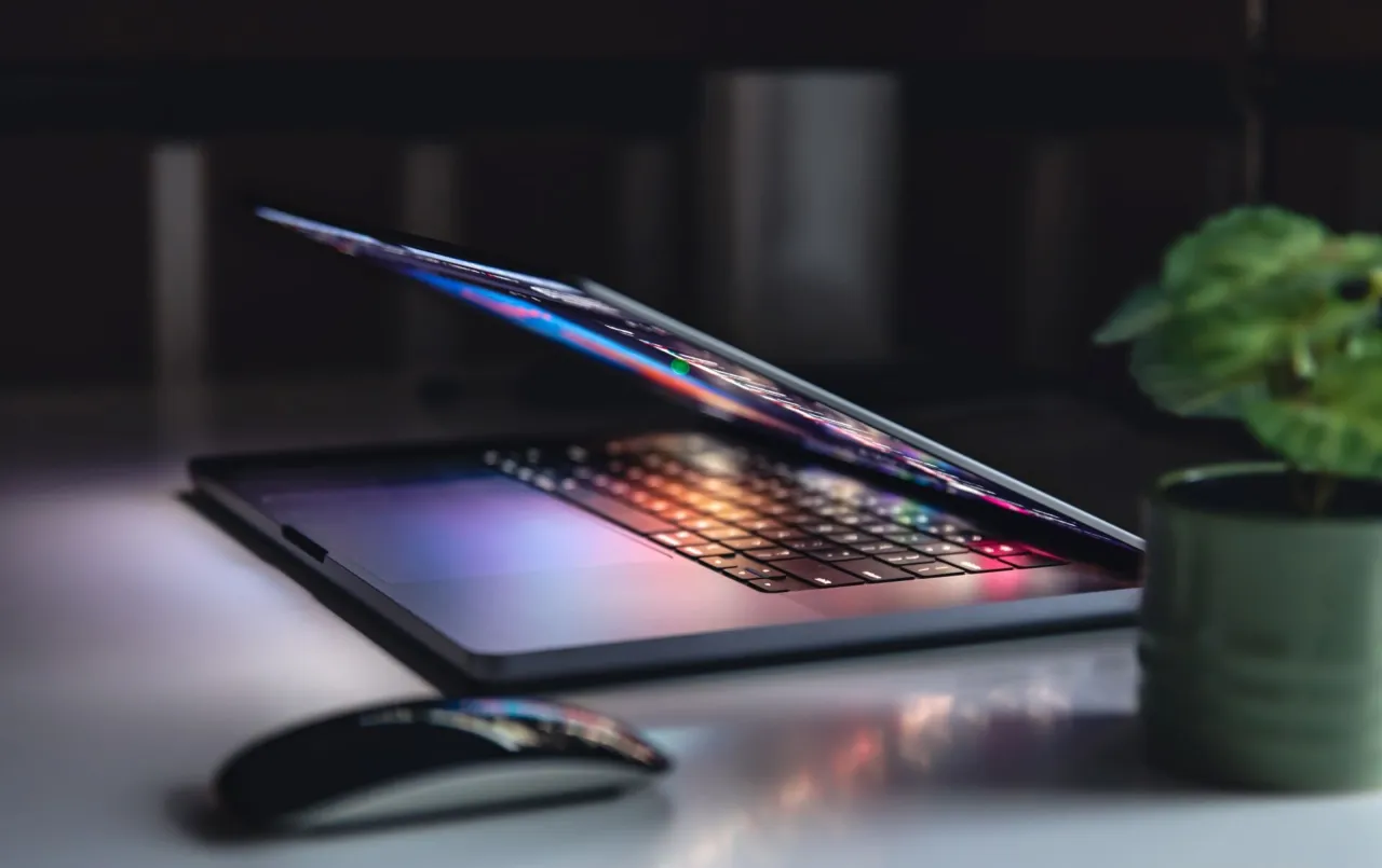 Zdjęcie Skuteczne metody jak schłodzić laptopa podczas gry - poradnik gracza