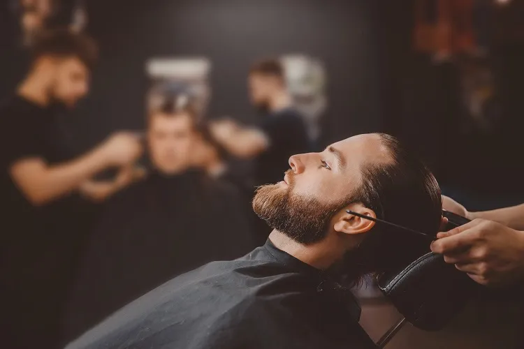 Zdjęcie Fryzjer męski Marki – najlepsze miejsca na stylowy haircut i pielęgnację