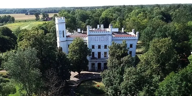 Zdjęcie Nocleg w zamku – wyjątkowe doświadczenia w historycznych murach