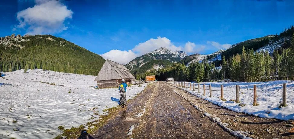 Zdjęcie Jakie warunki na szlakach w Tatrach mogą zaskoczyć turystów?