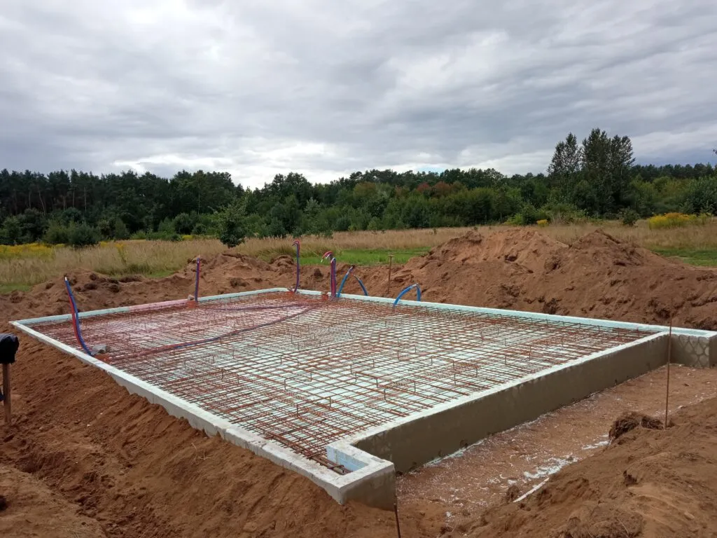 Zdjęcie Jaki fundament pod dom szkieletowy? Wybierz mądrze, uniknij problemów