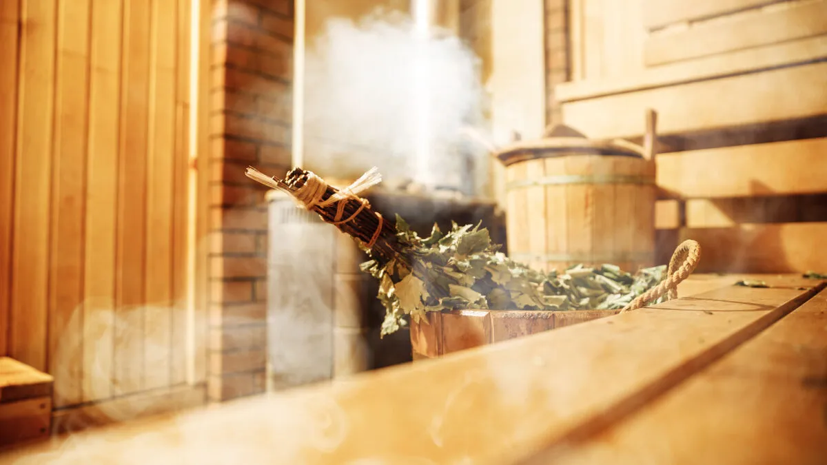 Zdjęcie Sauna zalety i wady - poznaj korzyści oraz minusy korzystania z tej formy relaksu