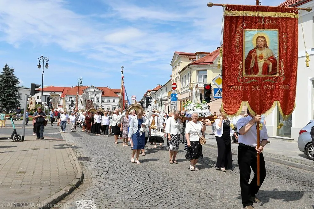 Zdjęcie Czy 1 maja trzeba iść do kościoła? Prawda o obowiązku religijnym