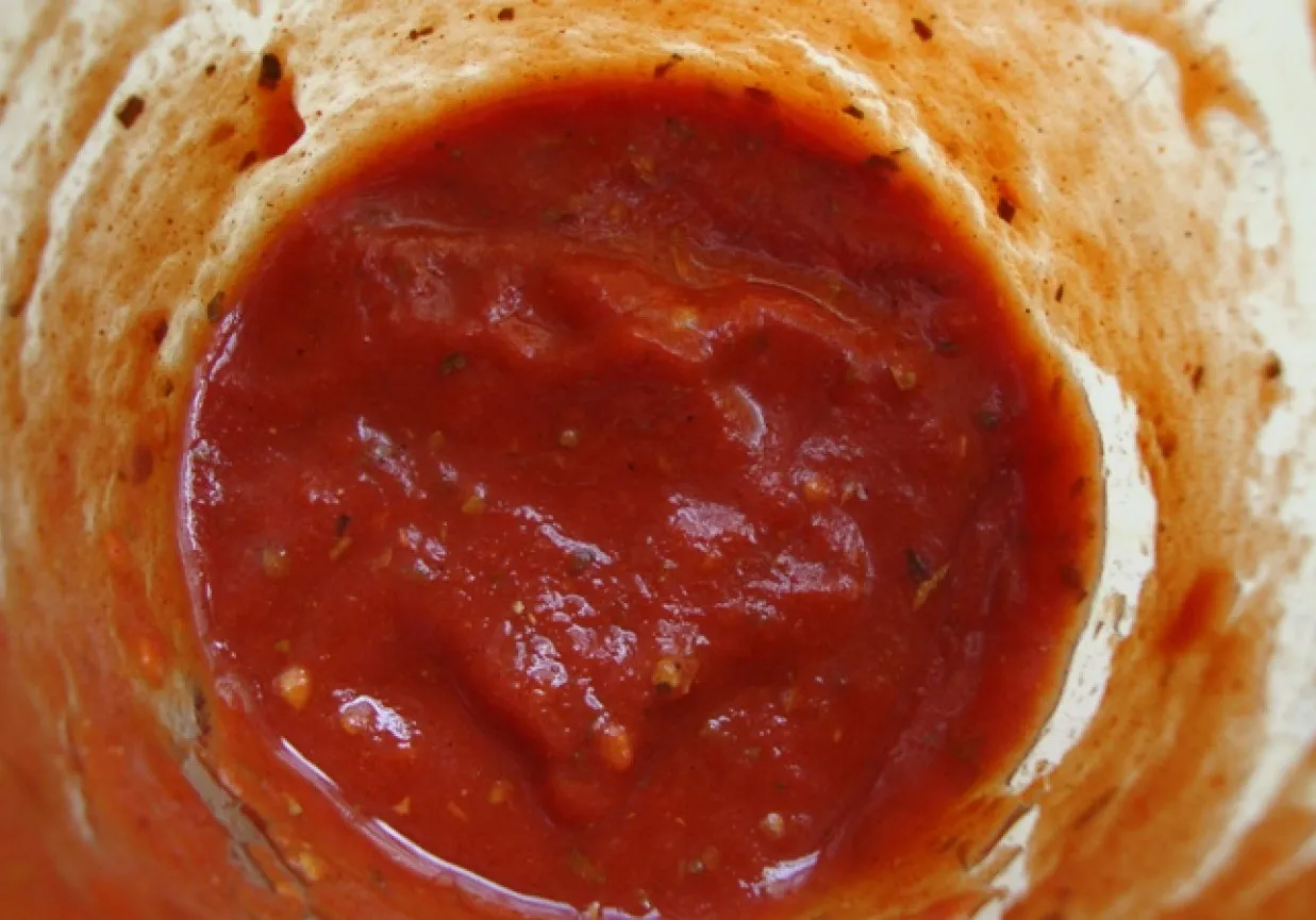 Zdjęcie Czym posmarować spód pizzy, aby uzyskać wyjątkowy smak?