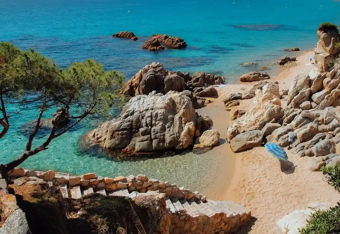 Zdjęcie Costa Brava: Gu&iacute;a completa para un viaje inolvidable (Pueblos y Calas)