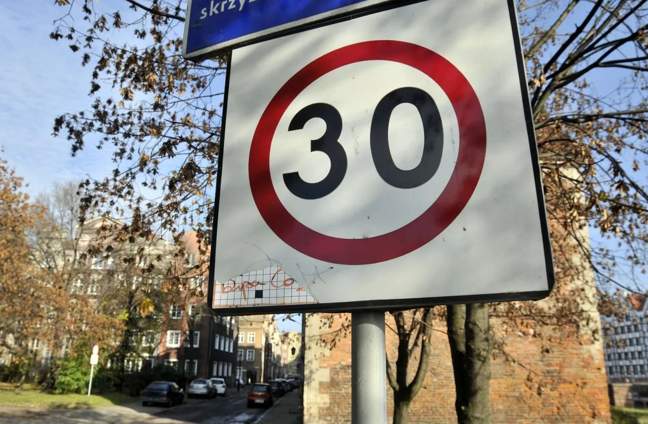 Zdjęcie Znaki strefy 30 - jak wyglądają i co oznaczają dla kierowców