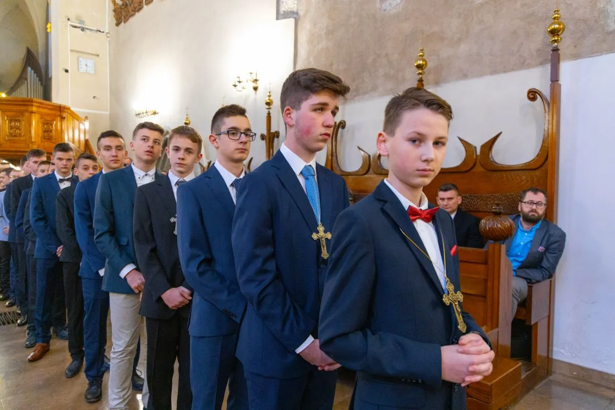 Zdjęcie W co się ubrać na bierzmowanie jako gość, aby nie popełnić błędu?
