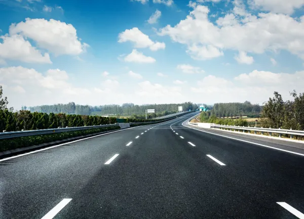 Zdjęcie Dozwolona prędkość na autostradzie w Czechach – uniknij mandatów i kar!