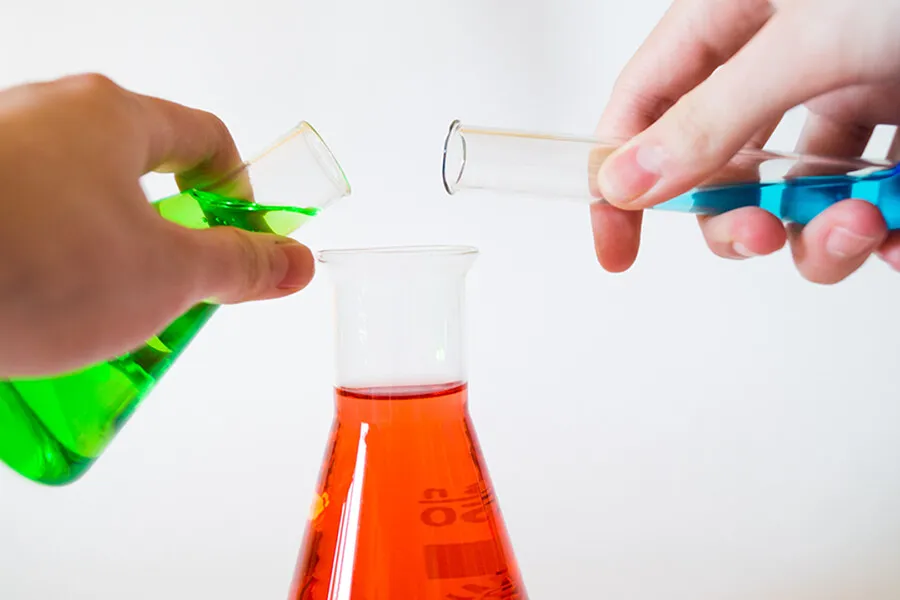 Zdjęcie Co to jest katalizator w chemii i jak zmienia reakcje chemiczne